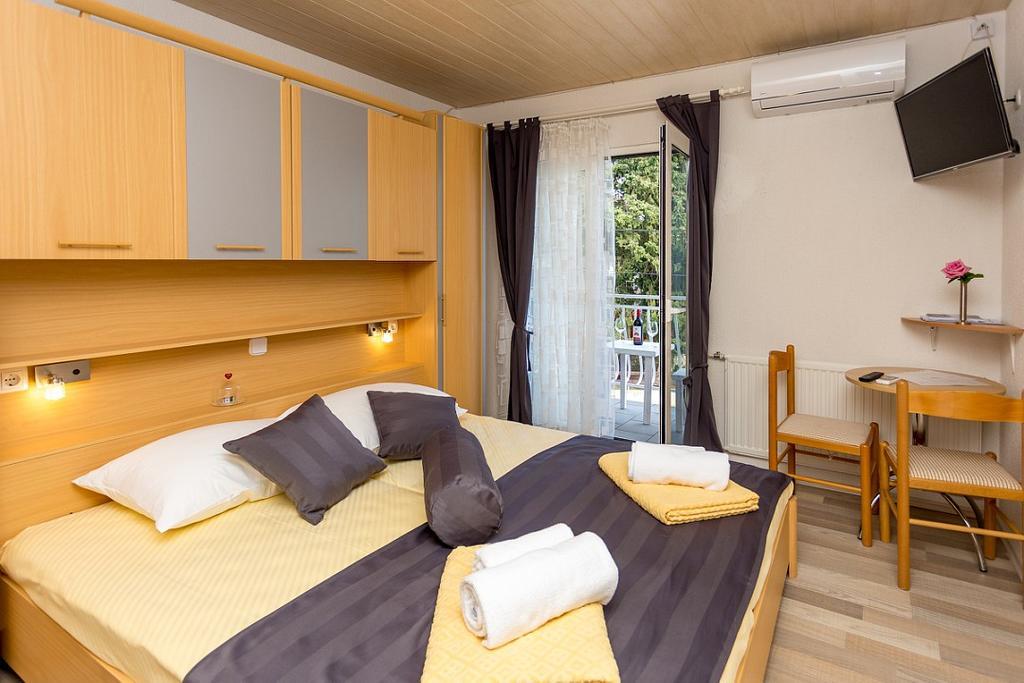 Lanterna Rooms Turanj Exterior photo