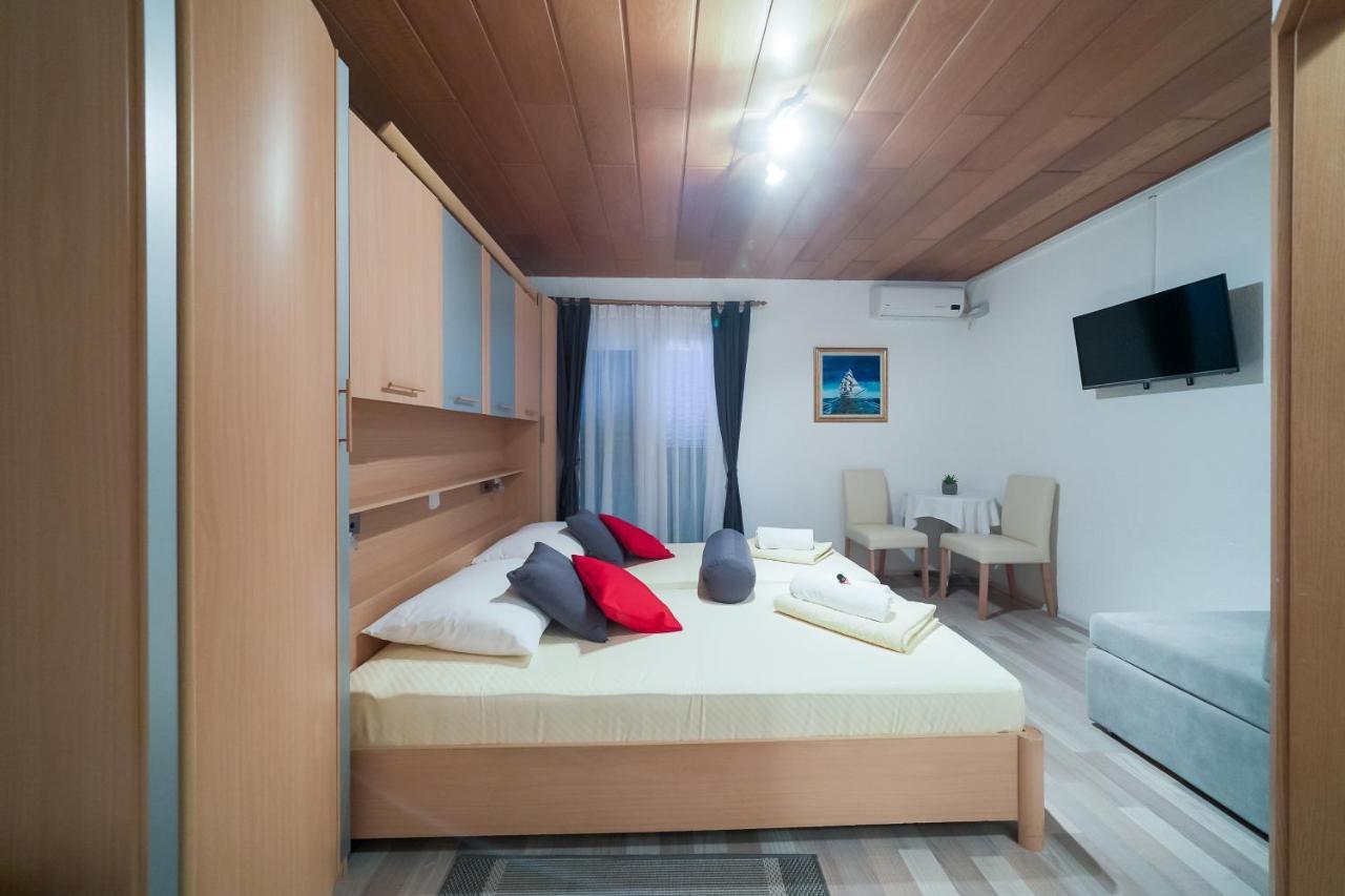 Lanterna Rooms Turanj Exterior photo